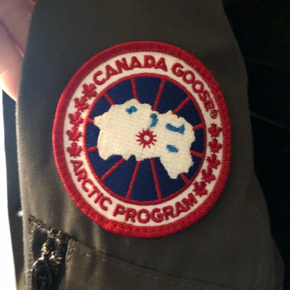 Canada Goose Montebello Parka (women’s) - Picture 3 of 6